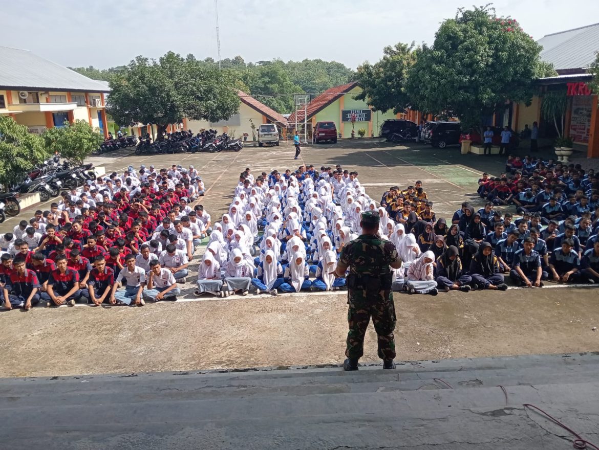 Koramil Gemolong Sosialisasikan Rekrutmen Prajurit TNI AD di SMK Sakti