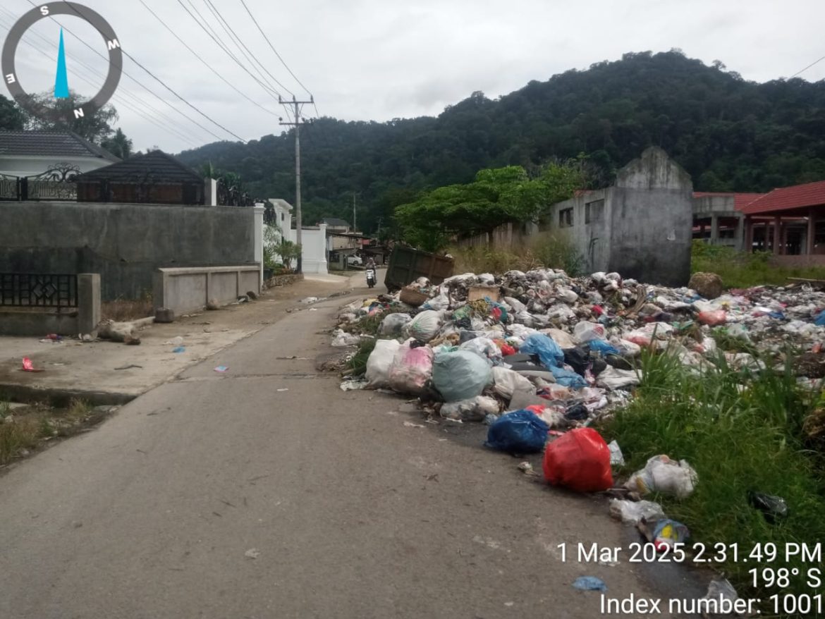 Tumpukan Sampah di Pasar Panti Meresahkan Masyarakat Setempat dan Warga yang Melintas,
