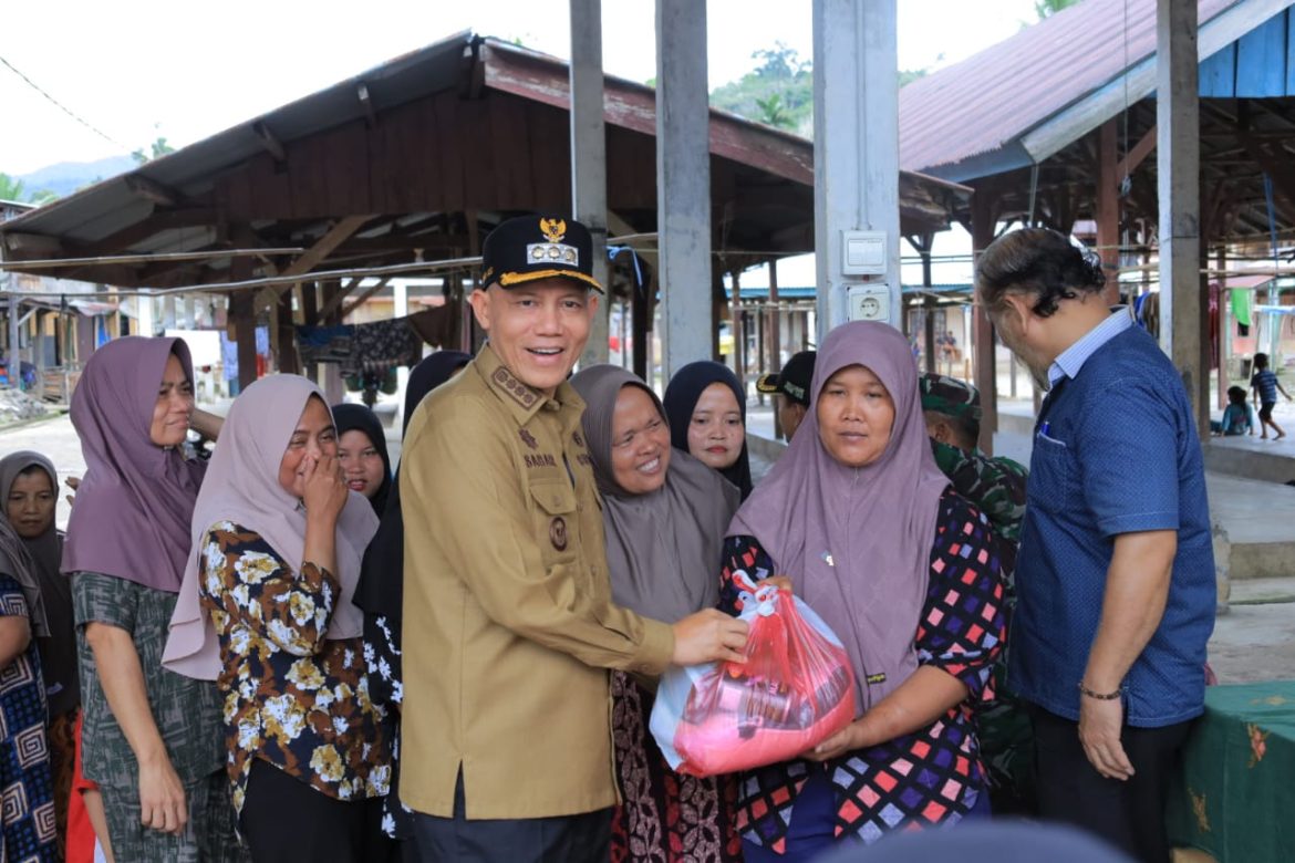 Antarkan Bantuan Baznas dan PMI,  Bupati Pasaman Sabar AS: Jadikan Musibah Banjir Wahana Instropeksi Diri