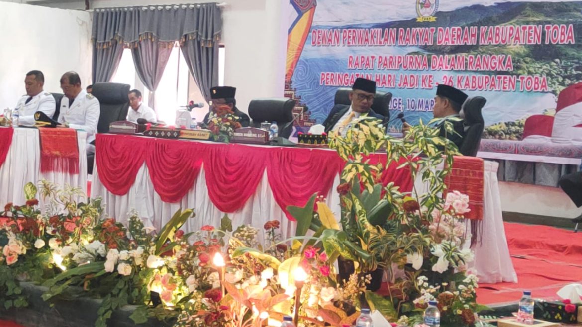 Rapat Paripurna DPRD Dalam Rangka Peringatan hari jadi Kabupaten Toba ke-26, Utamakan Sinergisitas Pemerintah dan Legislatif*