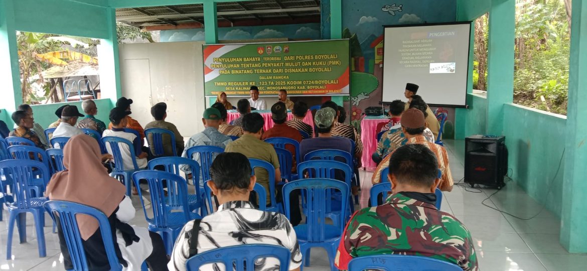 Satgas TMMD Juga Sosialisasikan Hukum Dan Paham Radikal Di Desa Kalinanas