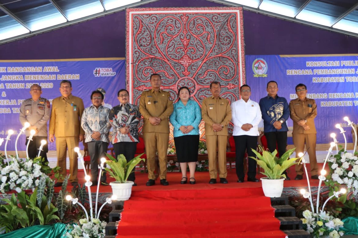 *Bupati Toba Sampaikan Permohonan Bantuan Pembangunan ke Gubernur Sumut*