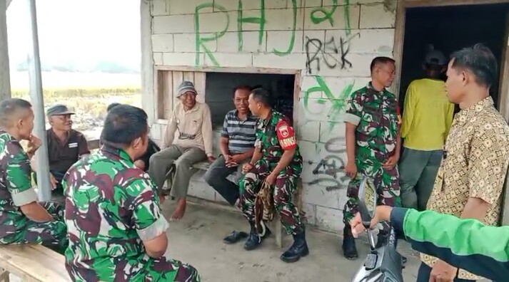 Babinsa Berkomunikasi dengan Gapoktan: Membangun Sinergi untuk Ketahanan Pangan