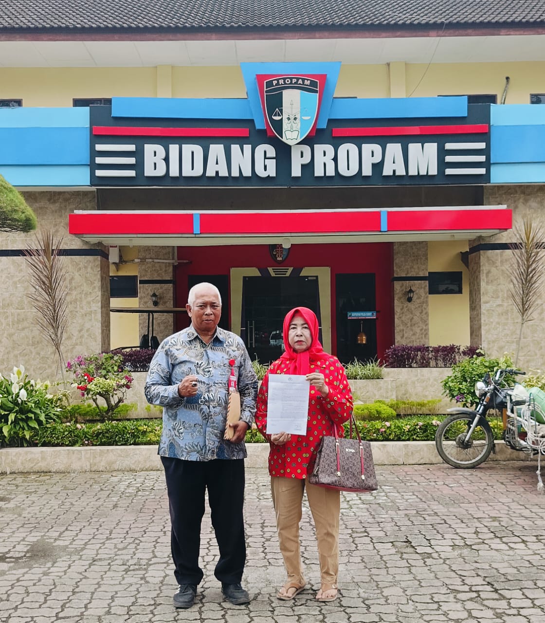 Nurhayati Laporkan PT.Indofood Ke Polda Sumut, Terkait Tindak Pidana Pengerusakan dan Pembongkaran Plang Lahan 64 Ha Miliknya Di Desa Kota Galuh