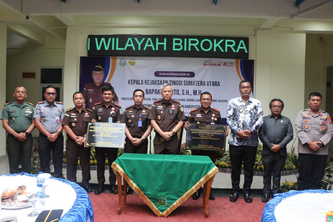 *Bupati Toba Sambut Kedatangan Kajati Sumut*