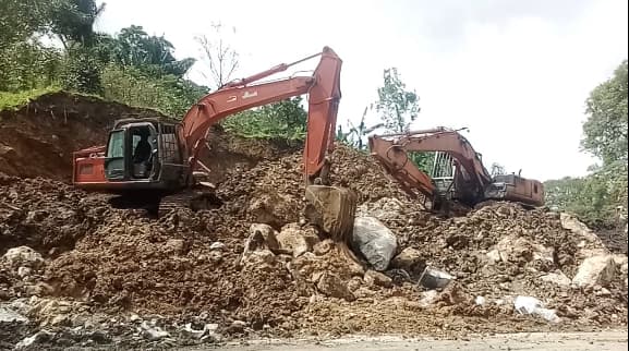 Galian C di Desa Siboruon Kabupaten Toba Sangat Beresiko Terjadi Batu Terguling ke Jalan Menyebabkan Bencana*