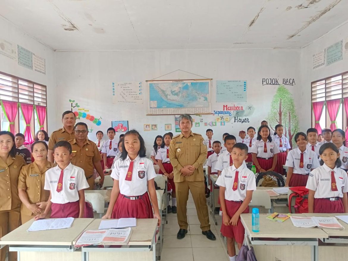 Wakil Bupati Taput Kunjungi SDN 173132 Lumban Baringin dan SMPN 1 Sipoholon: Tanamkan Semangat Belajar dan Karakter Unggul