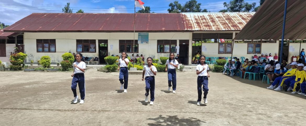 Dua Juri Lomba Tari dan Senam Mengapresiasi Kegiatan EAGLE di SMAN 1 ULUAN*