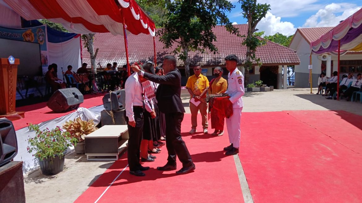 *Pemberangkatan Kelas XII SMA Negeri 1 Uluan Mendapat Piagam & Banyak Yang Lolos di Universitas Negeri*