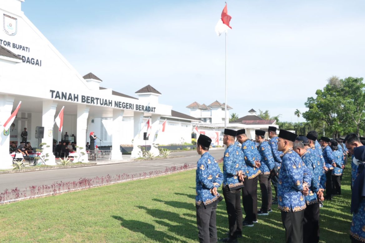*Pemkab Sergai Gelar Upacara Peringatan Hari Otonomi Daerah ke-29, Sekdakab Sampaikan Pesan Mendagri