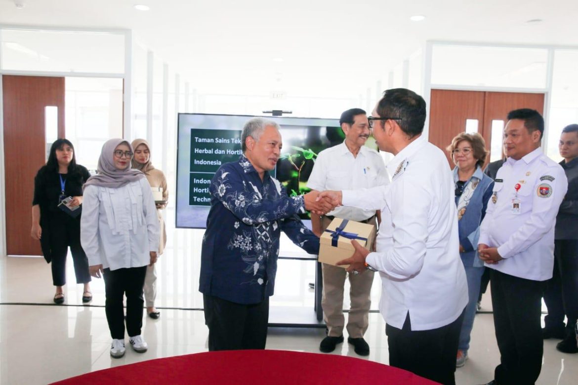 Bupati dan Wakil Bupati Taput Hadiri Kegiatan Ketua Dewan Ekonomi Nasional di TSTH2 di Humbang Hasundutan