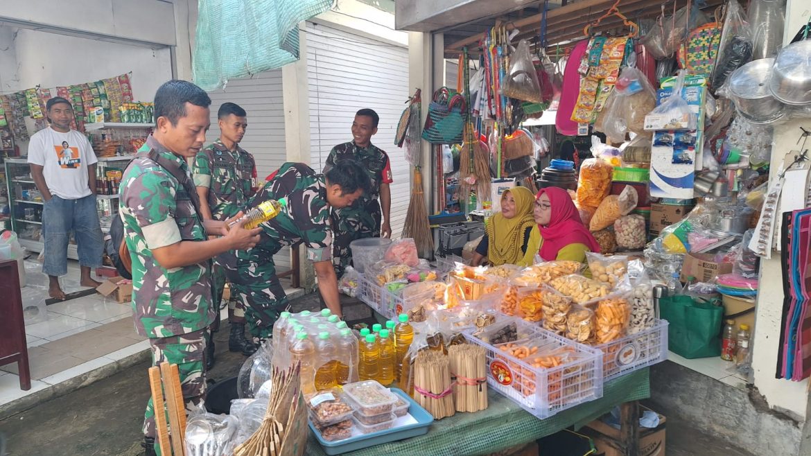 Babinsa Pantau Harga Sembako di Pasar Kedawung, Jaga Stabilitas Harga