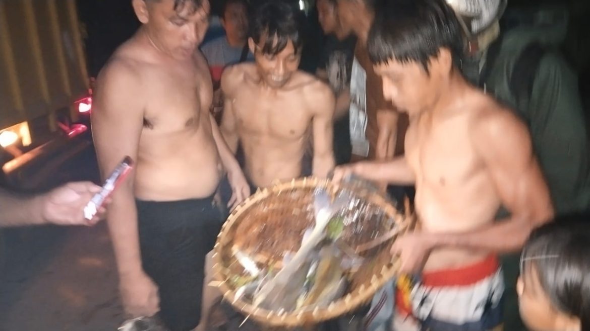 Geger !! Warga Panen Ikan Mabuk Disungai Bah Sumbu Diduga Diakibatkan Limbah PKS PT TSP Sipispis Sergai.