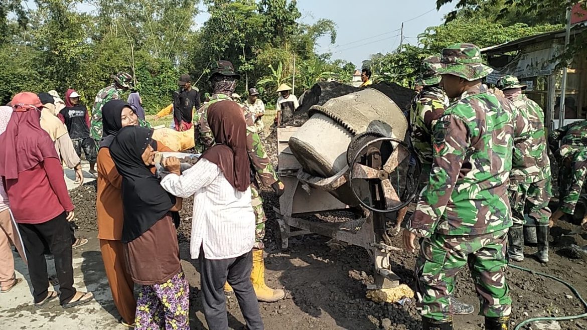 Srikandi Desa Kayen Turut Sukseskan TMMD