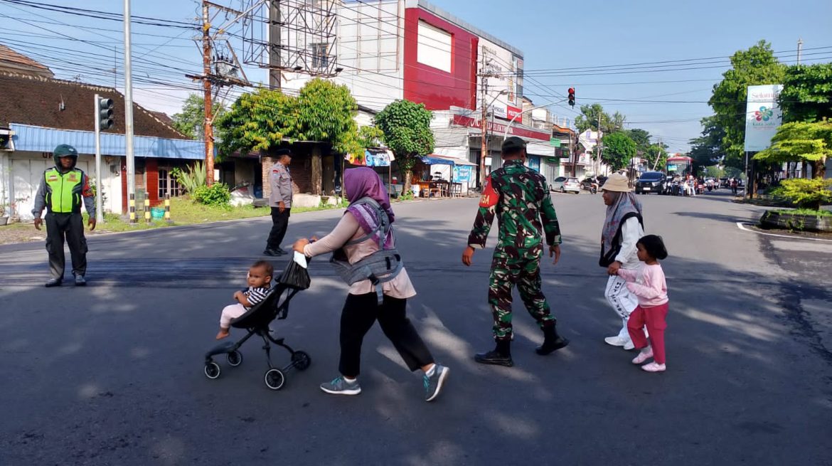 Serda Ichsan, Takkan Kendur Walau Hari Libur, Setia Amankan Jalan Sehat Milad IIM ke-46