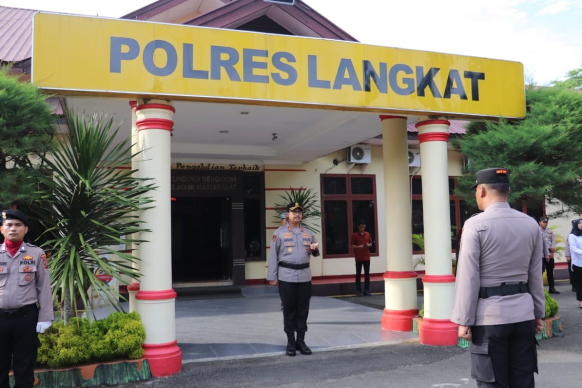 Wujud Apresiasi, Kapolres Langkat Berikan Penghargaan Kepada Personel Berprestasi