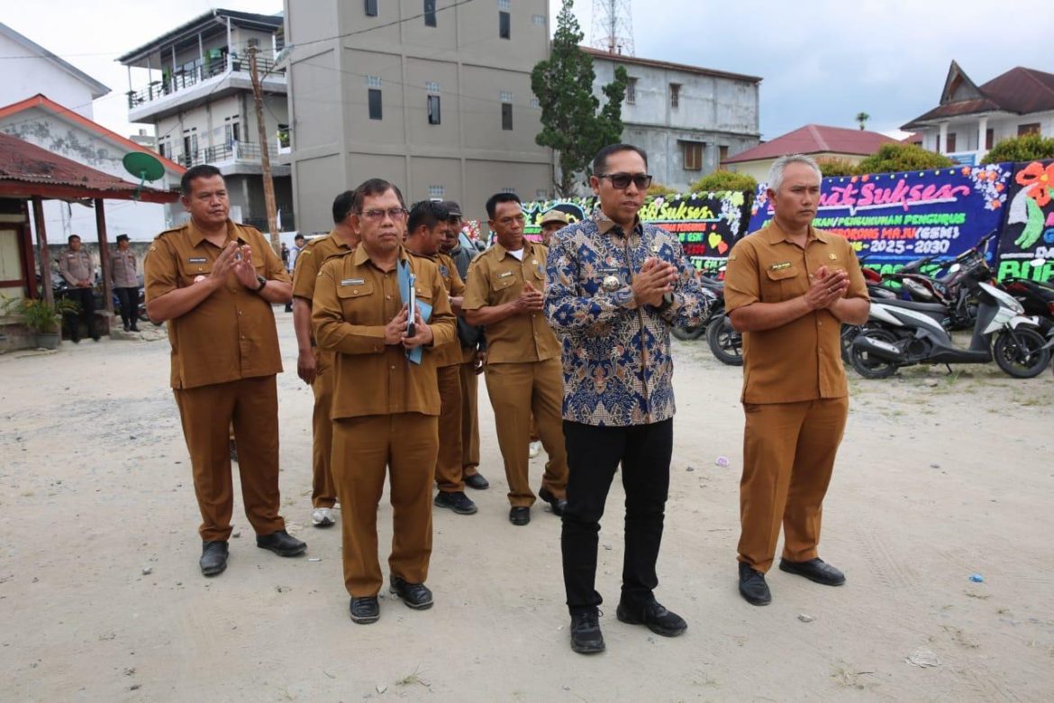 BUPATI TAPANULI UTARA LANTIK PENGURUS GRAFIS SIBORONGBORONG MAJU (GSM)