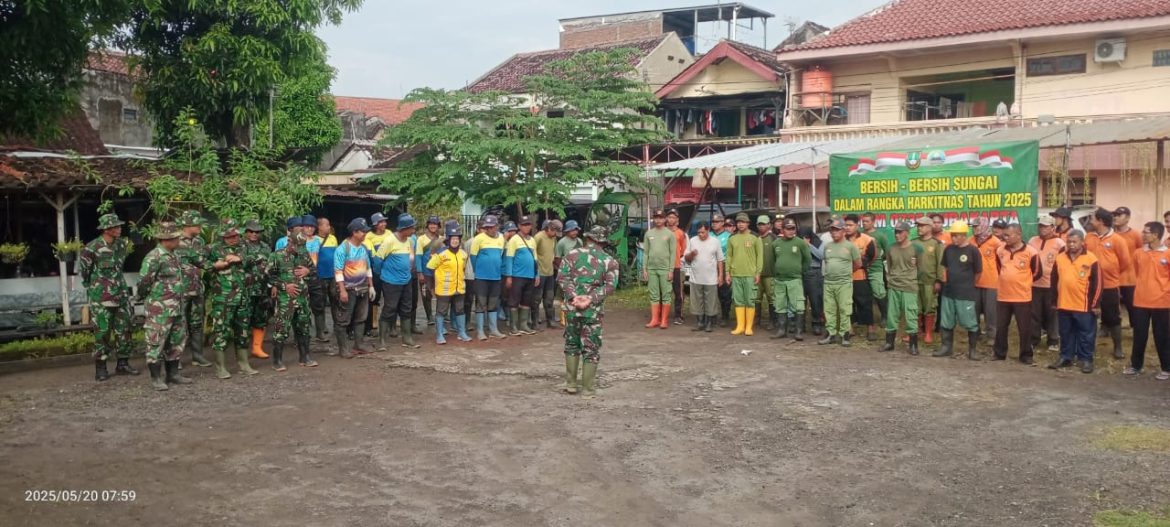 Karya Bakti Bersihkan Sungai Makam Bergolo, Bukti Bakti TNI Untuk Negeri