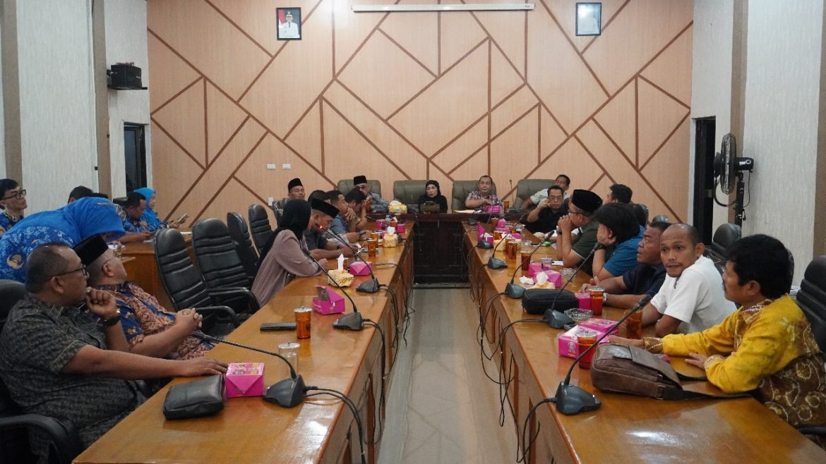 Sekretariat DPRD Gelar Acara Perpisahan Untuk PNS Yang Pensiun.