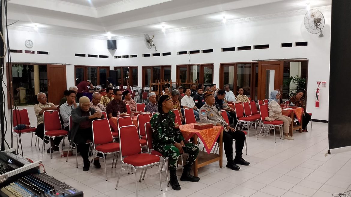 Kawal Perekonomian Kelurahan Serengan, Babinsa dan Bhabinkamtibmas Hadiri Muskelsus Pembentukan Pengurus Koperasi Merah Putih