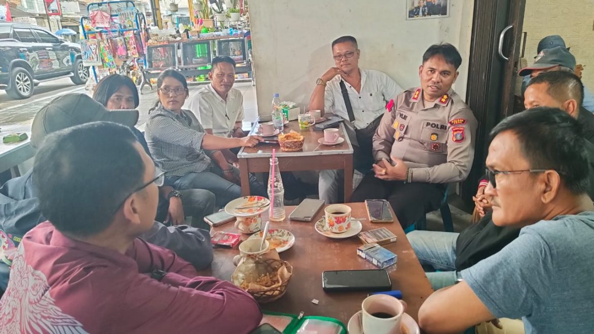 Ngopi Santai Kapolres Toba AKBP VJ Parapaga bersama Jurnalis, PJS Toba Pesan Pelayanan Laporan!
