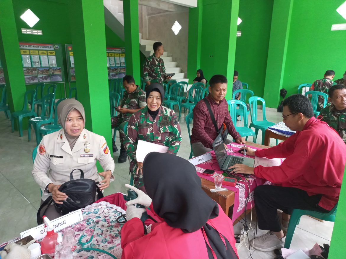 Tak Hanya Fokus Buat Jalan TMMD Juga Gelar Donor Darah