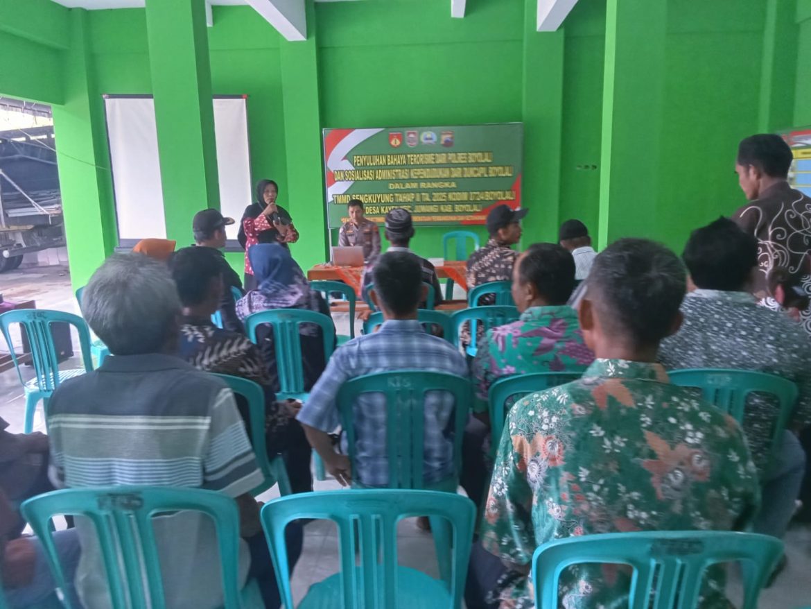Tingkatkan Kesadaran Masyarakat TMMD Juga Sosialisasikan Hukum