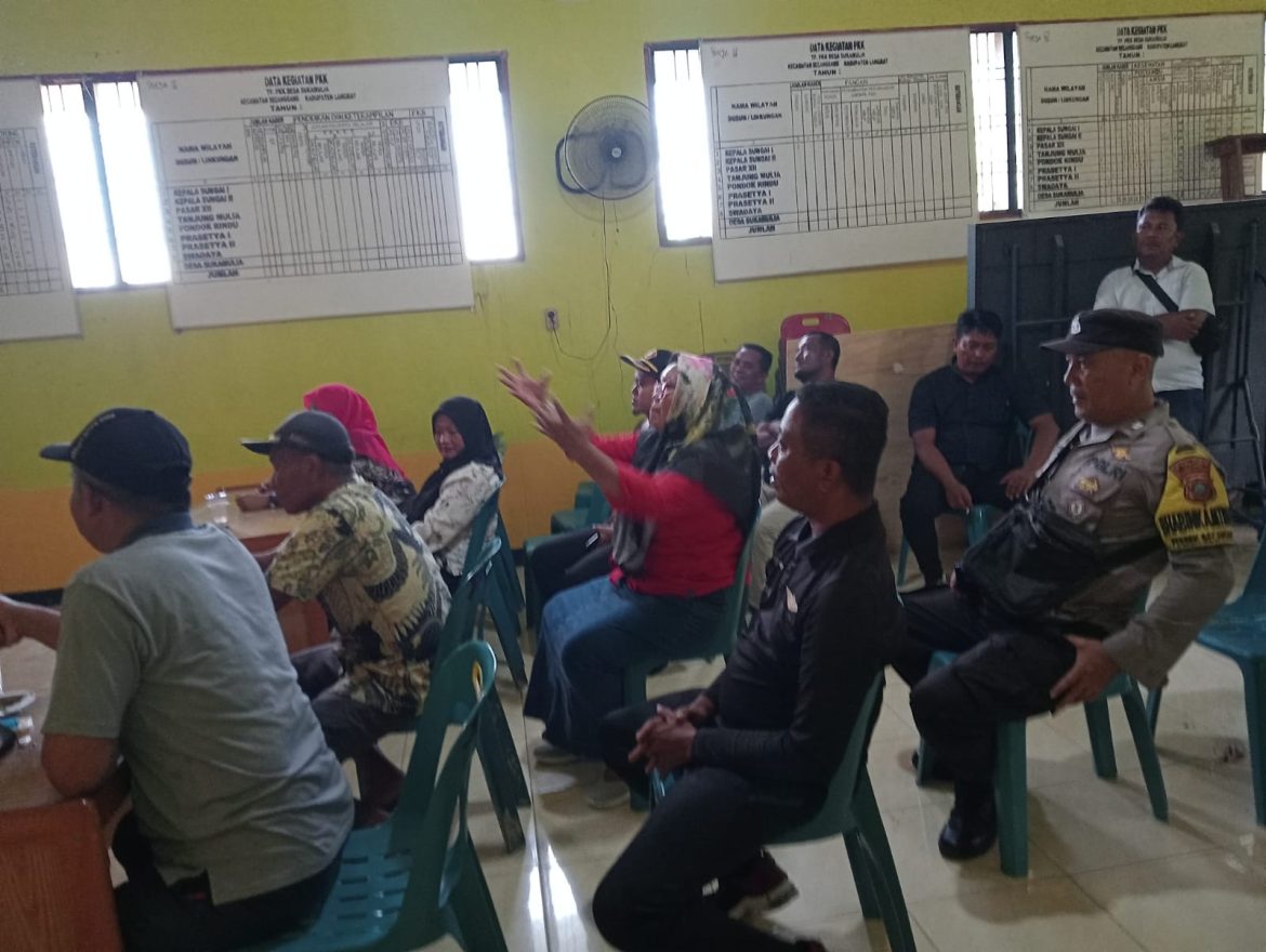 Desa Suka Mulia Adakan Rapat Ulang Pembentukan Koperasi Merah Putih Yang Menuai Protes Warga.