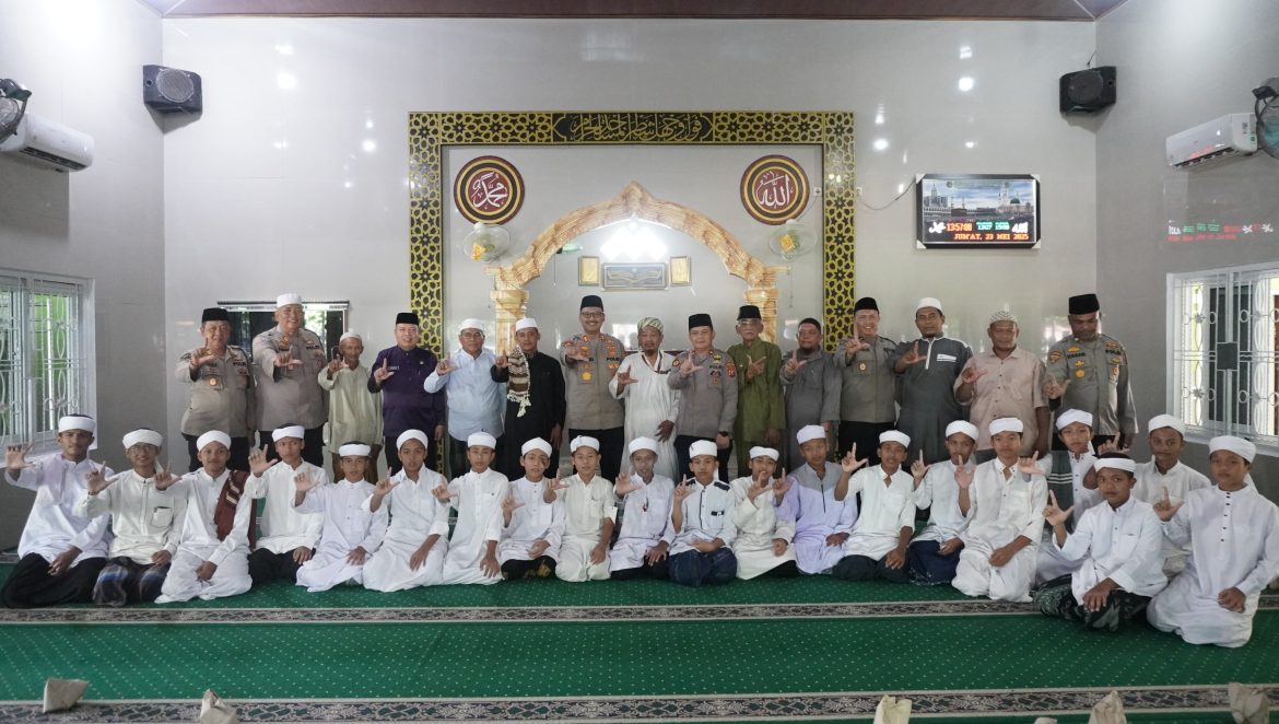 Jalin silaturhami dengan masyarakat kapolres Langkat gelar jumat curhat.