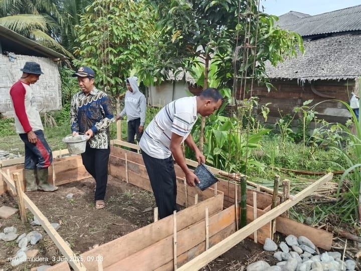 Anggota DPRD Langkat Nazlan Meletakan Batu Pertama Masjid Nurul Huda Dusun I Desa Perkotaan