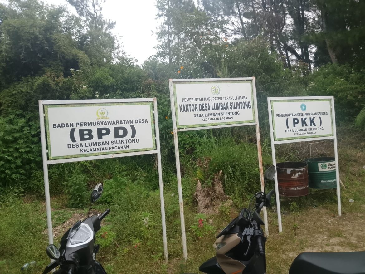 Kedatangan awak media disambut hangat oleh kades lumban si lintong kec pagaran.kab Tapanuli Utara