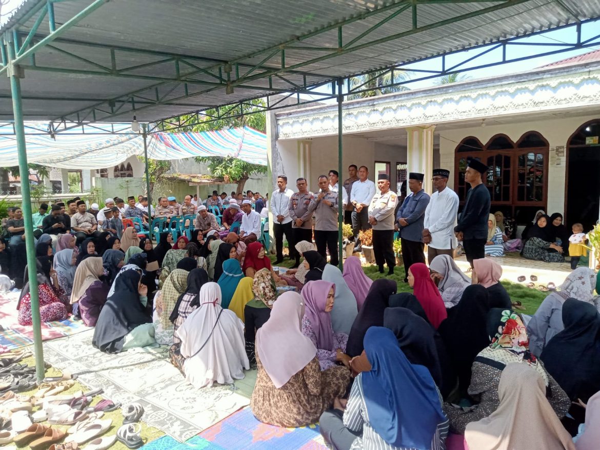 Kapolres Sergai dan PJU Hadiri Takziah Ibunda Personel Polres Sergai Iptu Zulfan Ahmadi