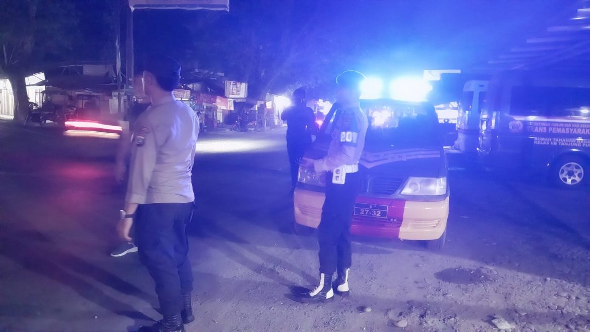 Antisipasi 3C dan Balap Liar Polsek Tanjungpura Rutin Lakukan Patroli Blue Light
