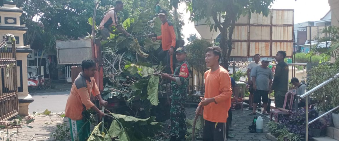 Tidak Sekedar Slogan Saja Expetasi Babinsa Serengan Sesuai Realita, Upaya Nyata Ajak Warga Bersihkan Lingkungan