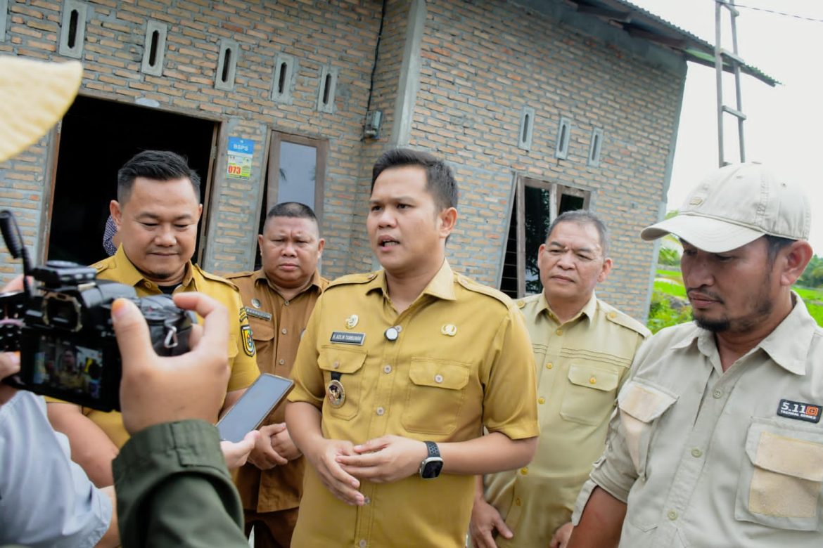 Wabup Sergai Salurkan Bantuan Korban Puting Beliung di Teluk Mengkudu