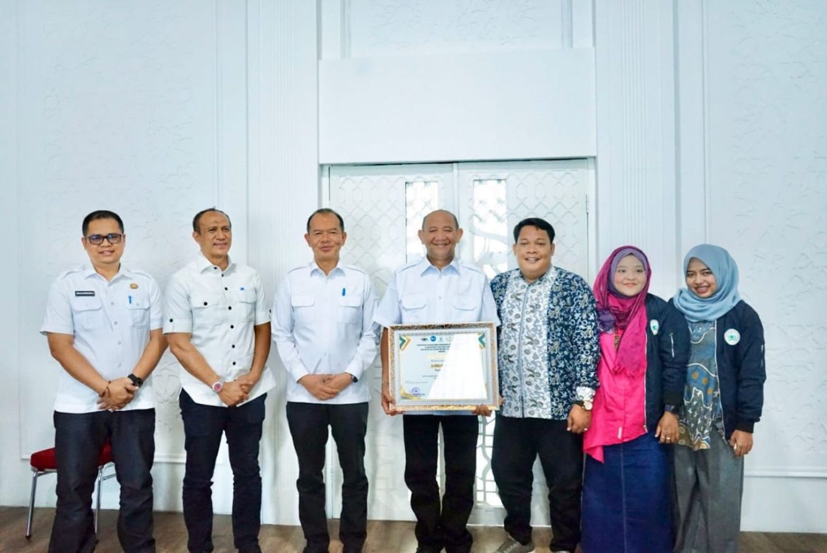 Bupati Langkat Syah Afandin Raih Penghargaan Komunikasi Publik Terbaik dari Mahasiswa S3 UINSU