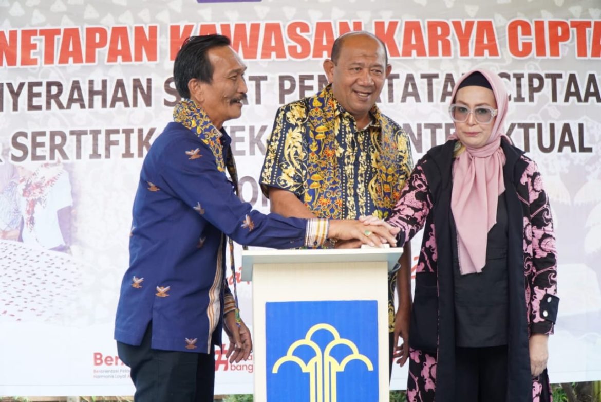 Syah Afandin Terima Sertifikat KIK, Kukuhkan Kampung Batik Brandan sebagai Kawasan Karya Cipta.