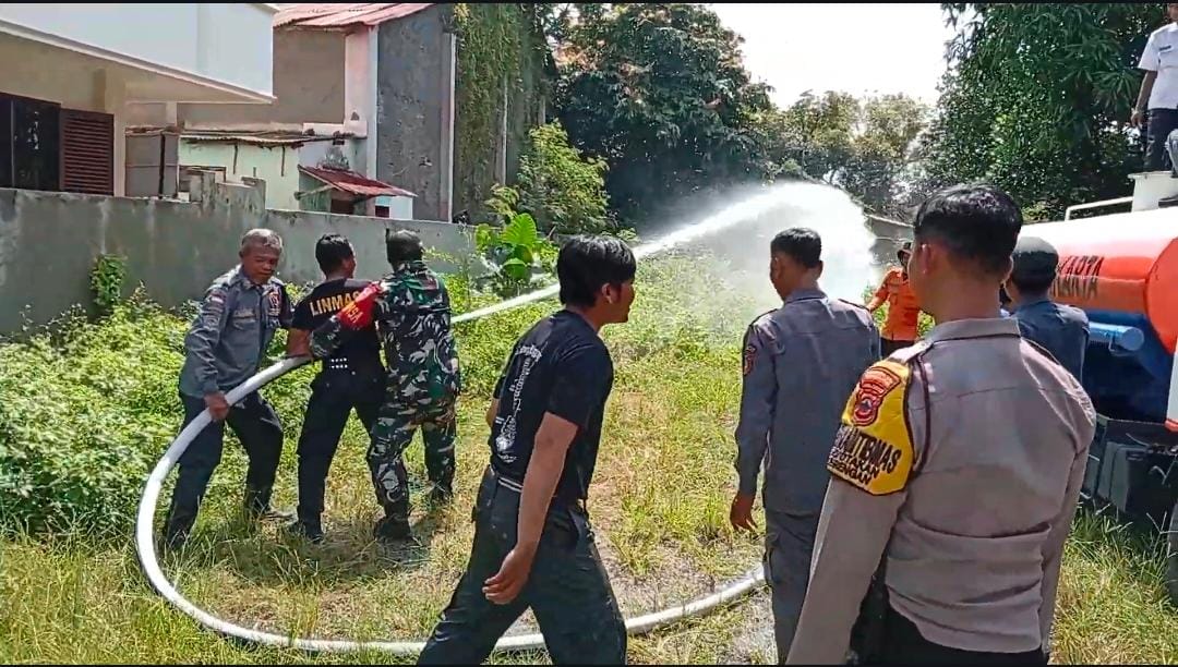 Babinsa Joyotakan Gandeng BPBD dan Linmas Simulasi Penanggulangan Bencana