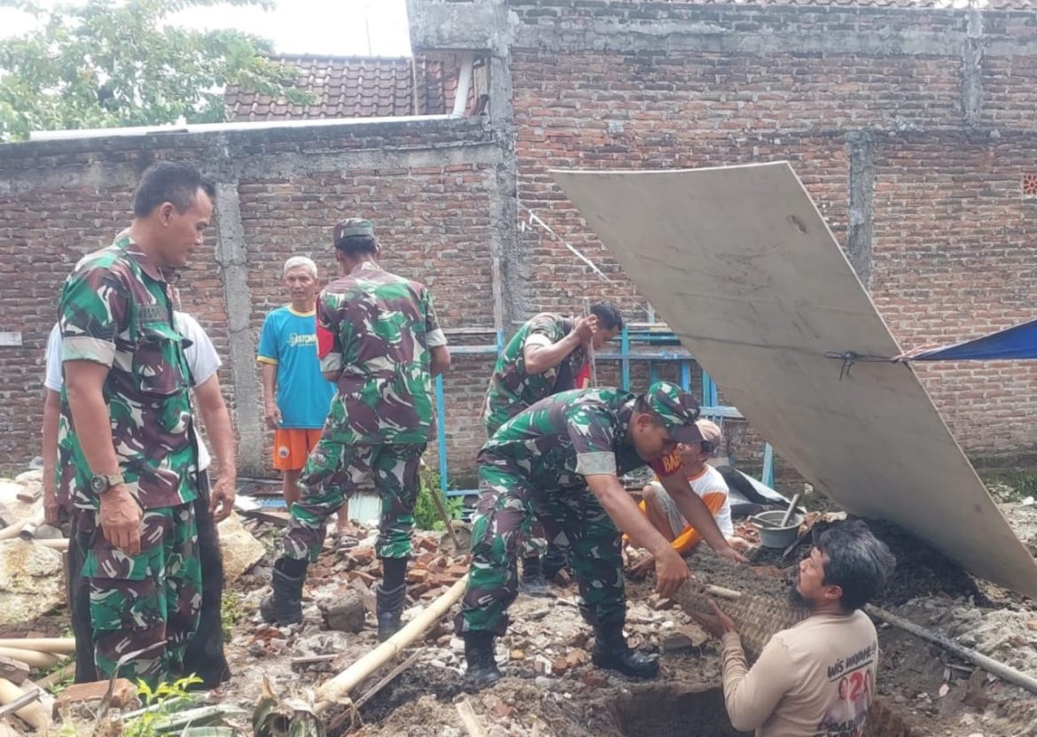Babinsa Bangun Rumah, Wujud Nyata Kebersamaan