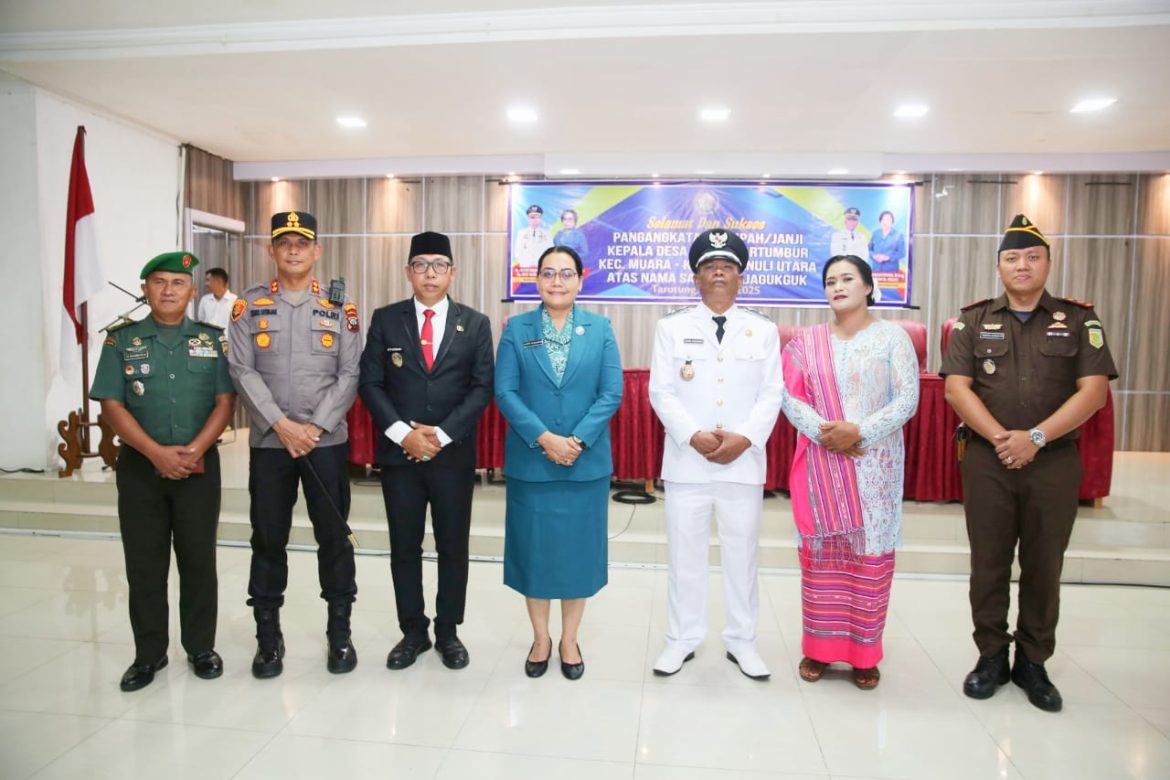 Bupati Taput Lantik Kades Antar Waktu Desa Dolokmartumbur