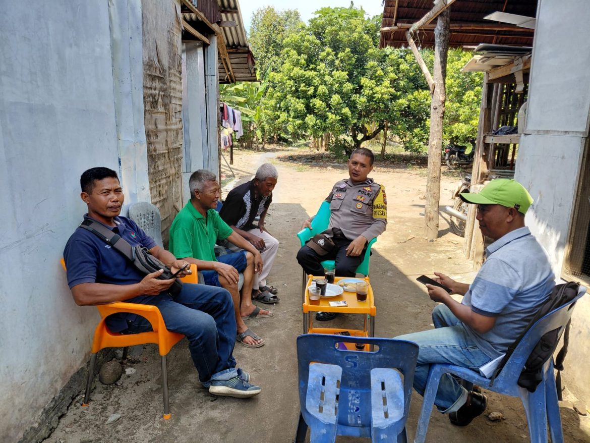 Bhabinkamtibmas laksanakan Sosialisasi Bahaya Narkoba dan Minuman Keras di Desa Binaan.