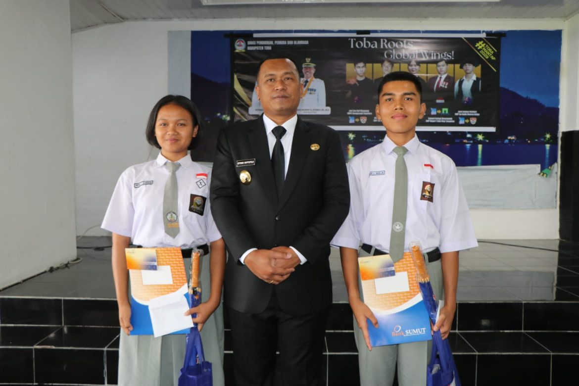 Berangkatkan Seleksi Paskibraka Pusat,Bupati Toba Beri Pesan Terus Berusaha dan Berdoa