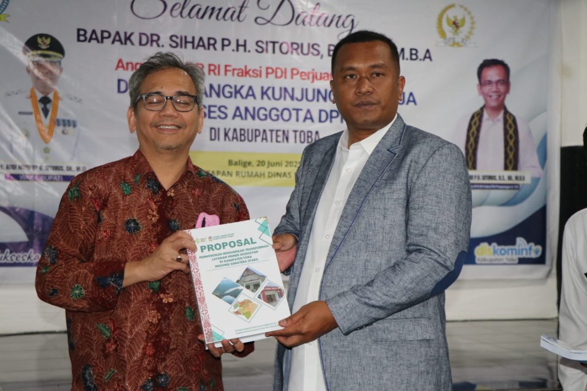 Kunker Reses Sihar Sitorus, Bupati Toba Sampaikan Proposal Permohonan Bantuan