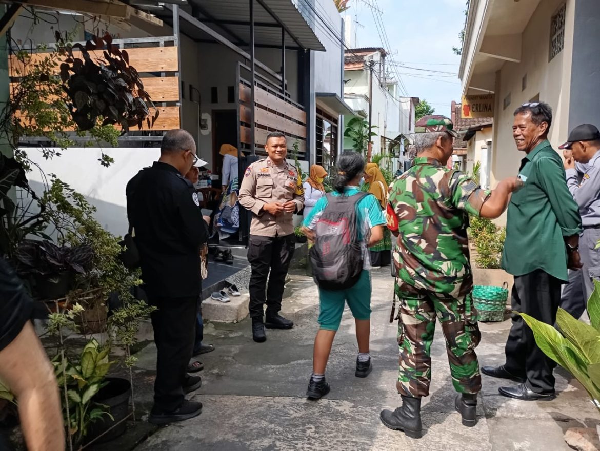 Tidak Kenal Akan Waktu, Babinsa Kratonan & Bhabinkamtibmas Rutin Patroli wilayah