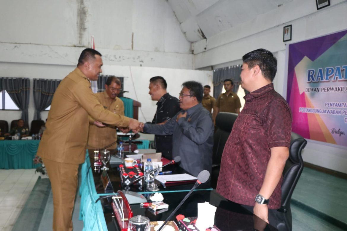 Bupati Toba Sampaikan Nota Pengantar Ranperda Pertanggungjawaban APBD TA 2024