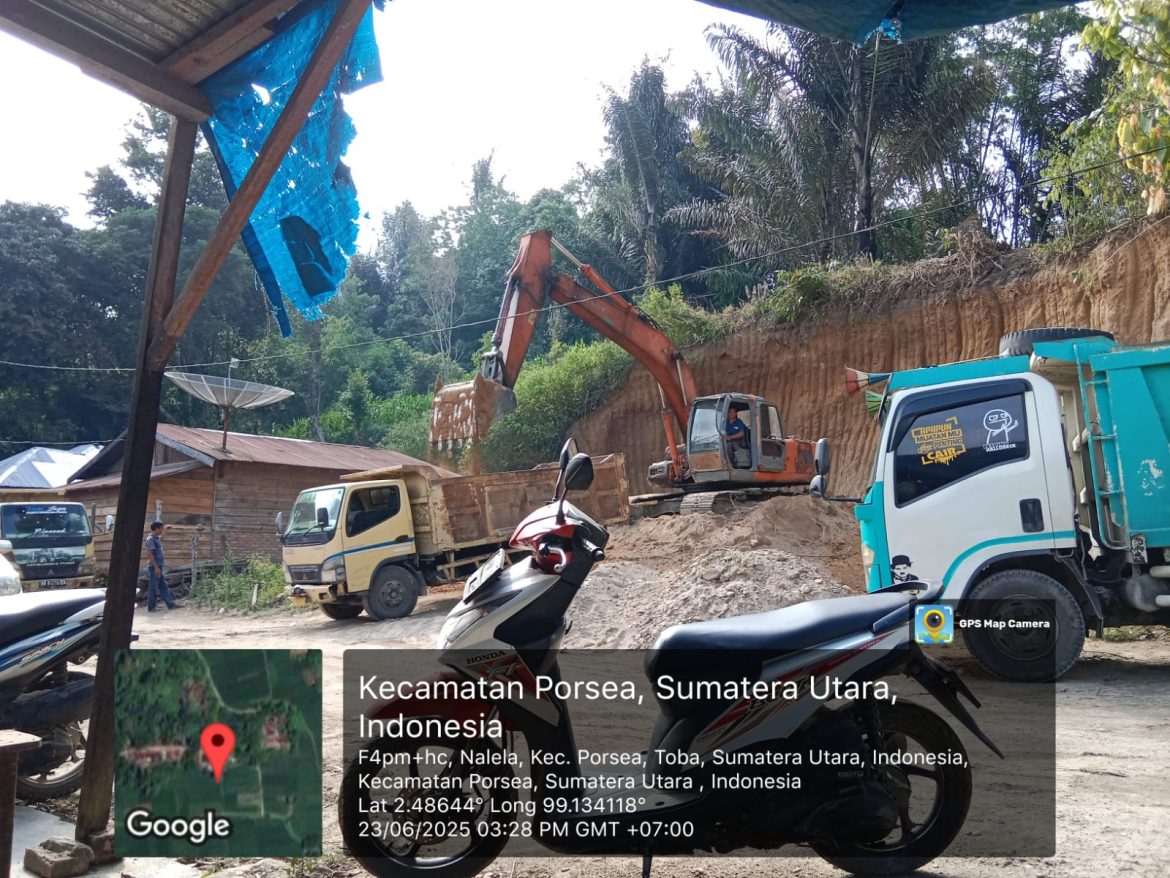 Wartawan toba saat Meliput Di Aniaya Pelaku Galian C ilegal di toba