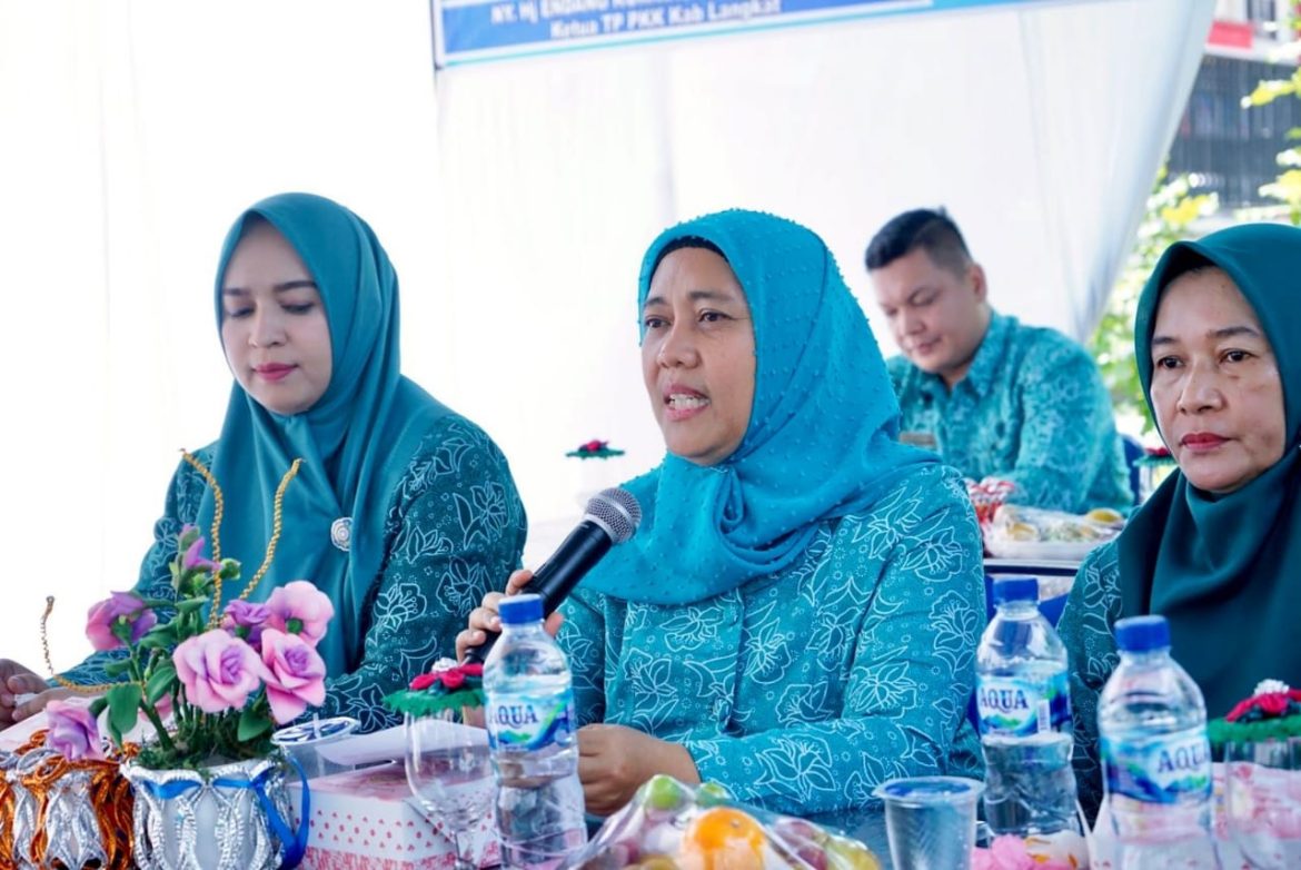 Ny. Endang Syah Afandin Dorong Penguatan Desa Binaan dan Pola Asuh Anak di Bahorok.