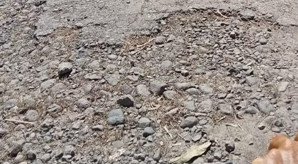 Jalan Rusak Parah,Sudah 15 Tahun Lebih Dibiarkan Tak Pernah Ada Perbaikan Di Korong Palak Gadang Nagari Mangopoh Palak Gadang Kecamatan Ulakan Tapakis Kabupaten Padang Pariaman