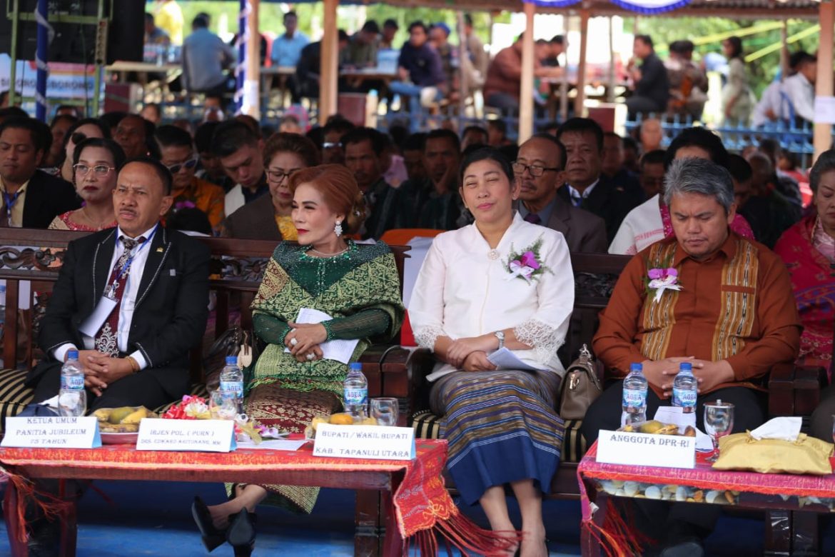 Hadiri Pesta Jubileum 75 Tahun HKBP Bahallimbalo Lobu Siregar I, Wabup Taput kembali Gelorakan pentingnya dukung Gerakan ‘SAITAPAIAS’
