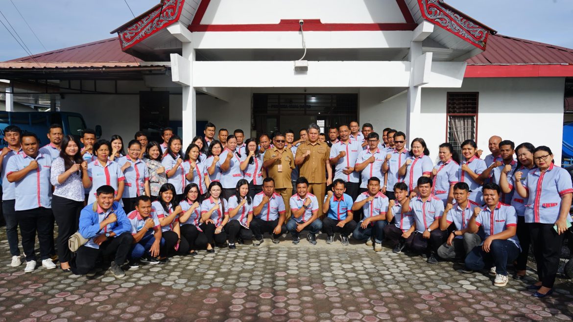 Wakil Bupati Tapanuli Utara Pimpin Rapat Staf di Perumda Mual Natio Tekankan Peningkatan Layanan
